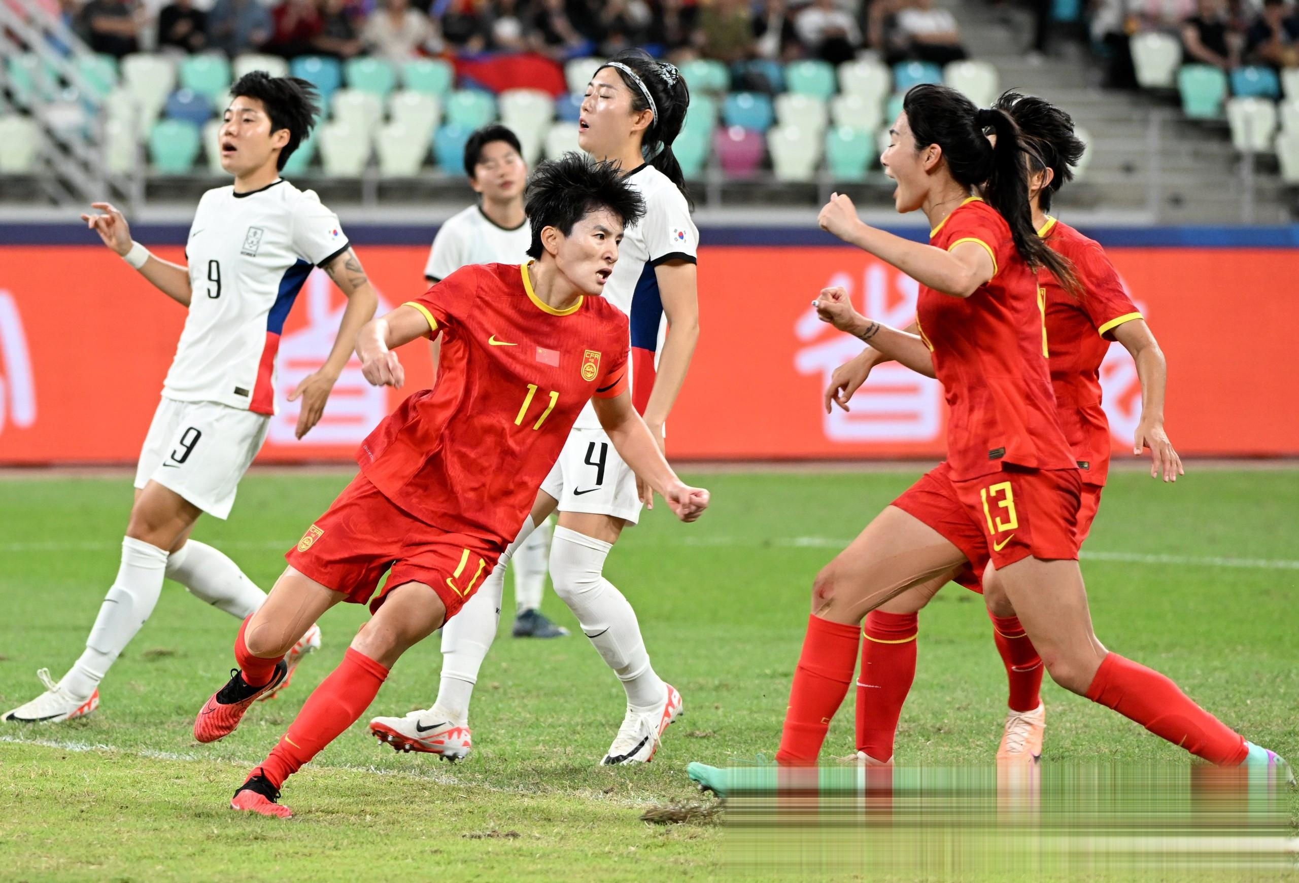 东亚女足赛事精彩纷呈，吸引众多观众围观的简单介绍