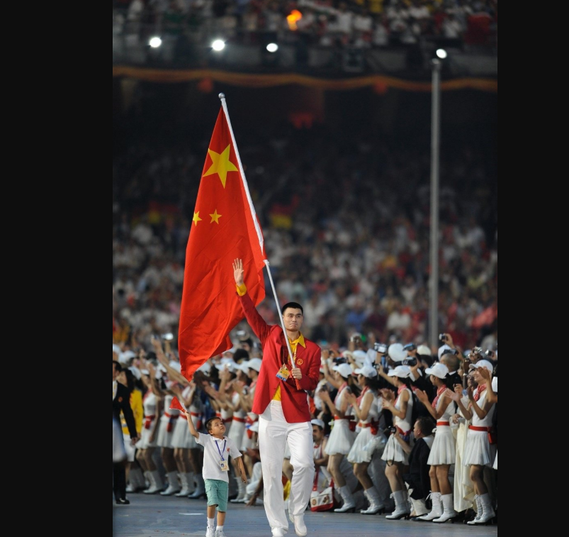 年轻球员突破表现，赛场上亮眼建功