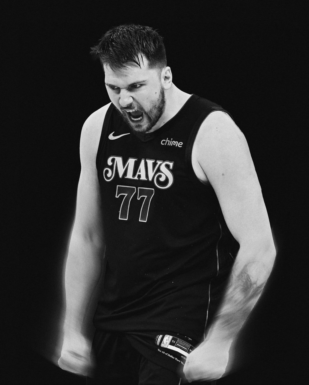 关于独行侠擒勇士，卢卡超远三分绝杀的信息