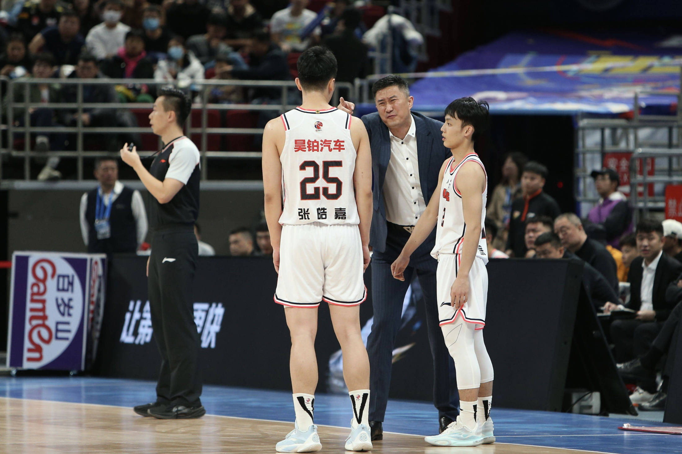 米兰体育直播-球队换帅迎良机？广东队主帅面临挑战