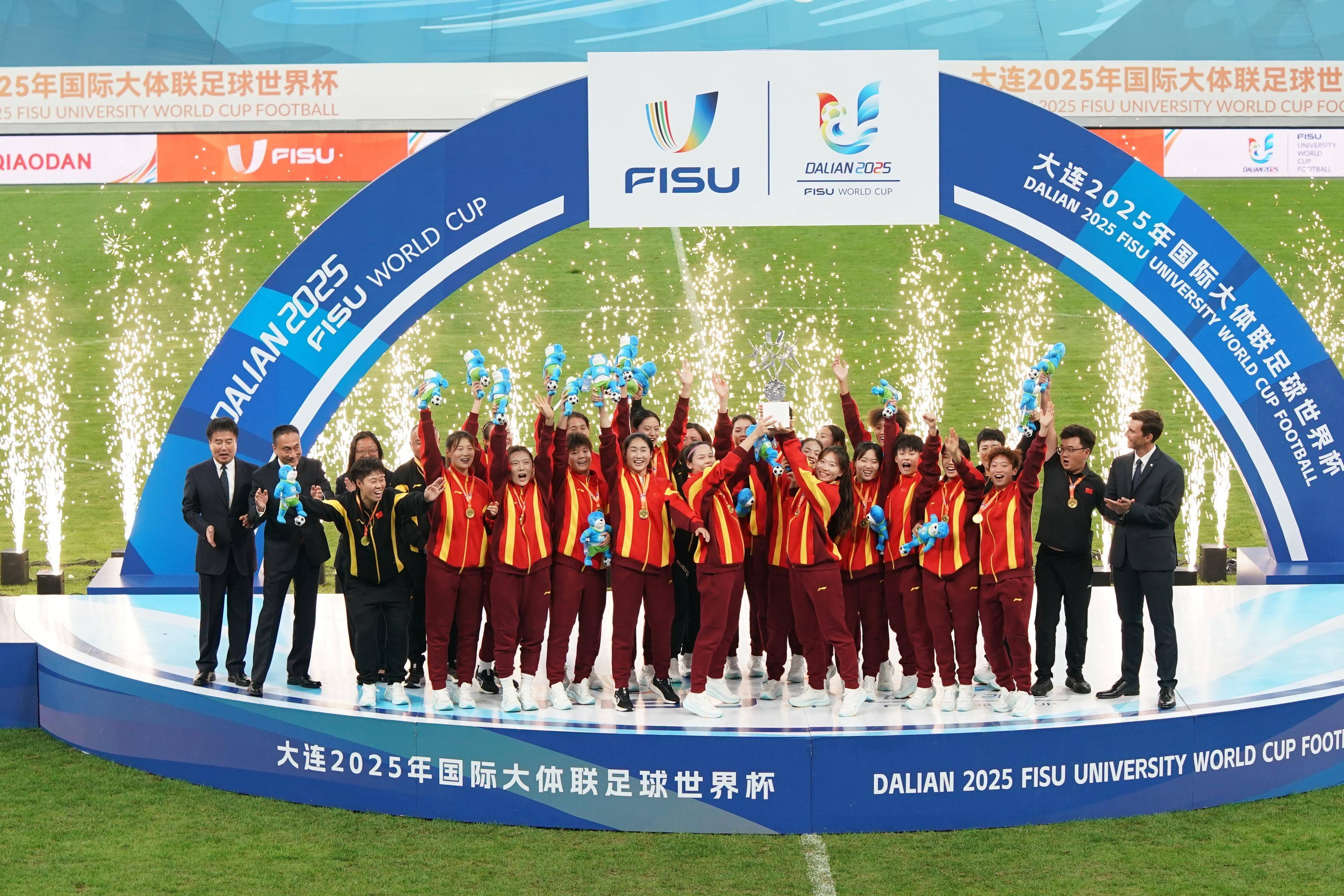 米兰体育app下载-足球队争夺冠军，实力竞逐人才济济