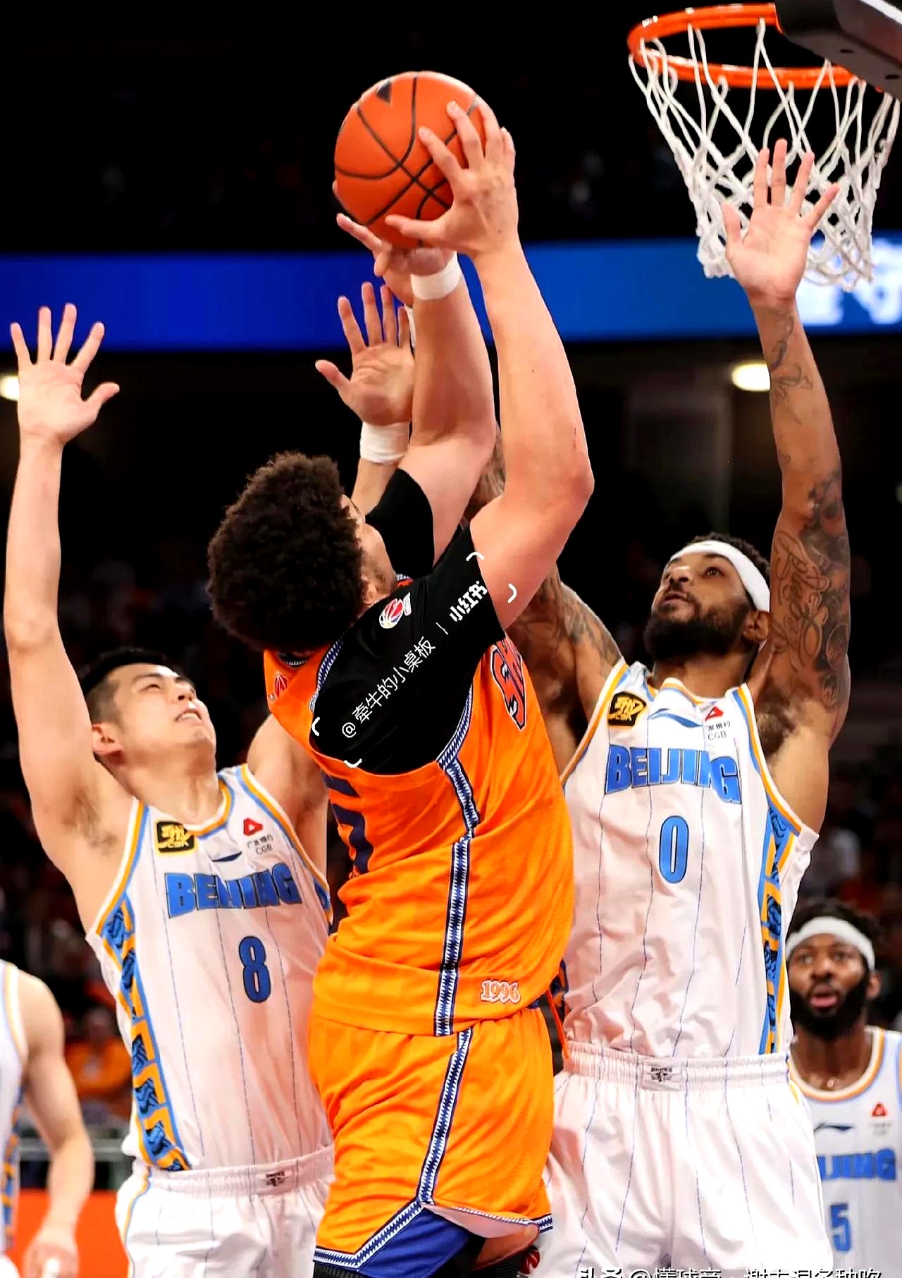 米兰体育新闻-精彩篮球对决，胜负悬念引人入胜的简单介绍