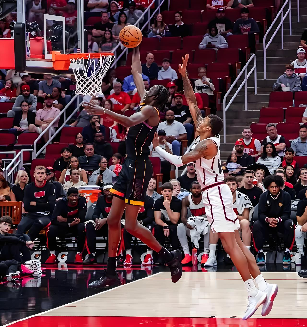 精彩篮球对决，胜负悬念引人入胜的简单介绍