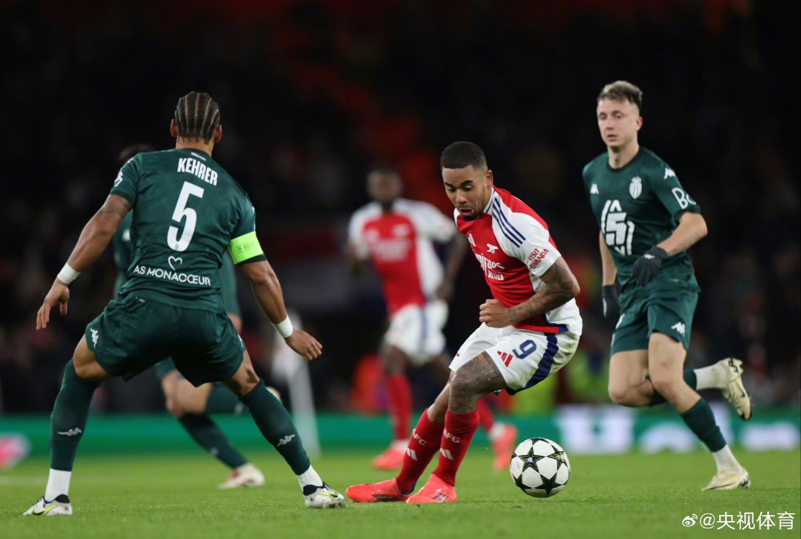 包含阿森纳主场击败纽卡斯尔，排名上升的词条