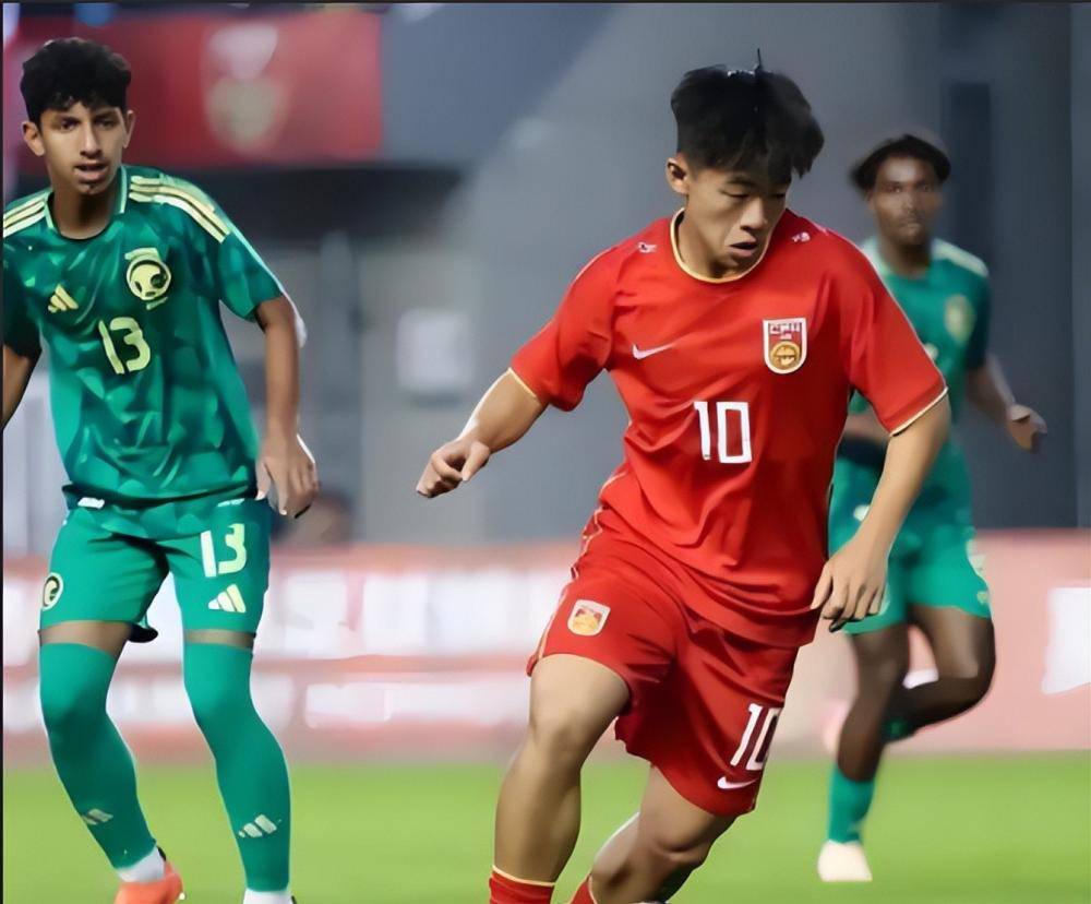 关键比赛!球队全力击败对手晋级 关键比赛!球队全力击败对手晋级